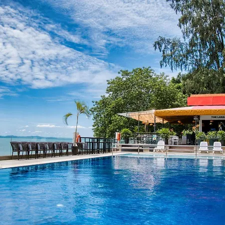 Hotel Sentral Seaview @ ​Beachfront